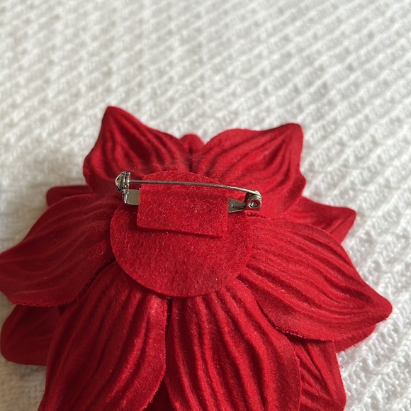 NIB Poinsettia velvet pin with beaded center, perfect for holidays! - Picture 4 of 6